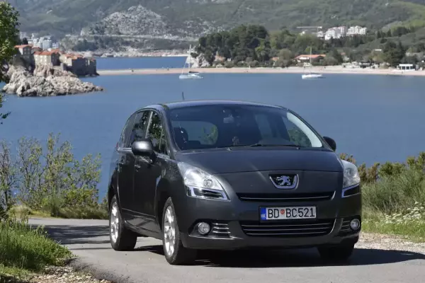 Peugeot 5008 for rent in Budva