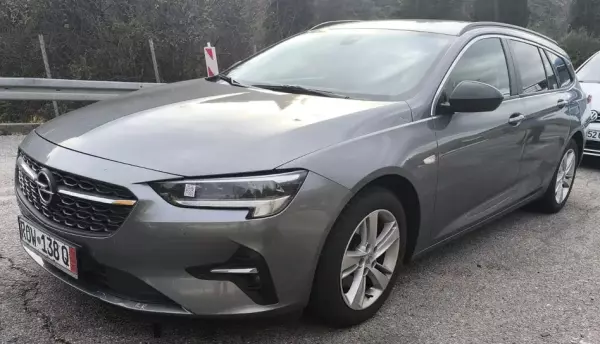 Opel Insignia for rent in Montenegro