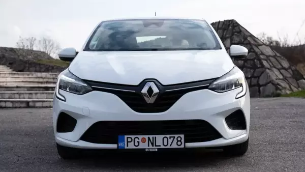 Renault Clio for rent in Montenegro