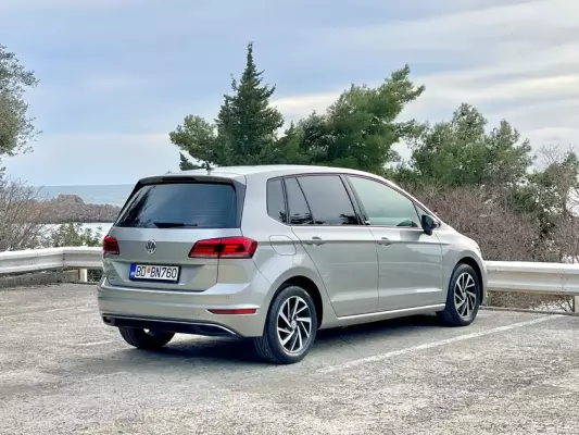Volkswagen Golf Sportsvan for rent in Kolasin