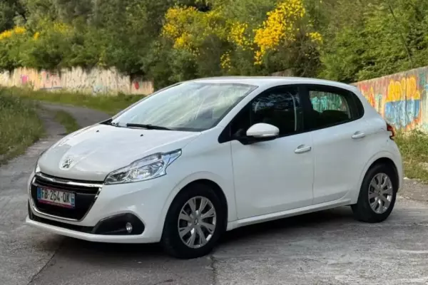Peugeot 208 for rent in Ulcinj