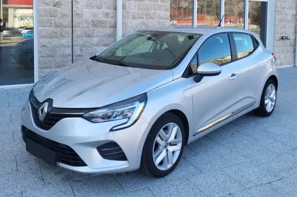 Renault Clio for rent in Montenegro