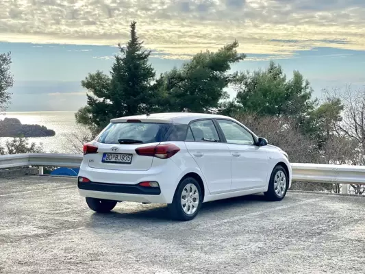 Hyundai i20 for rent in Rose