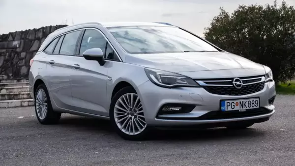 Opel Astra for rent in Kotor