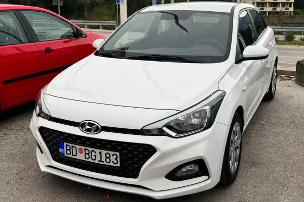 Hyundai i20 for rent in Rose